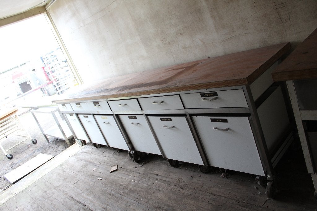 Werkbank met lades en wielen - 300x80x90 cm, Ophalen, Gebruikt, 170 cm of meer