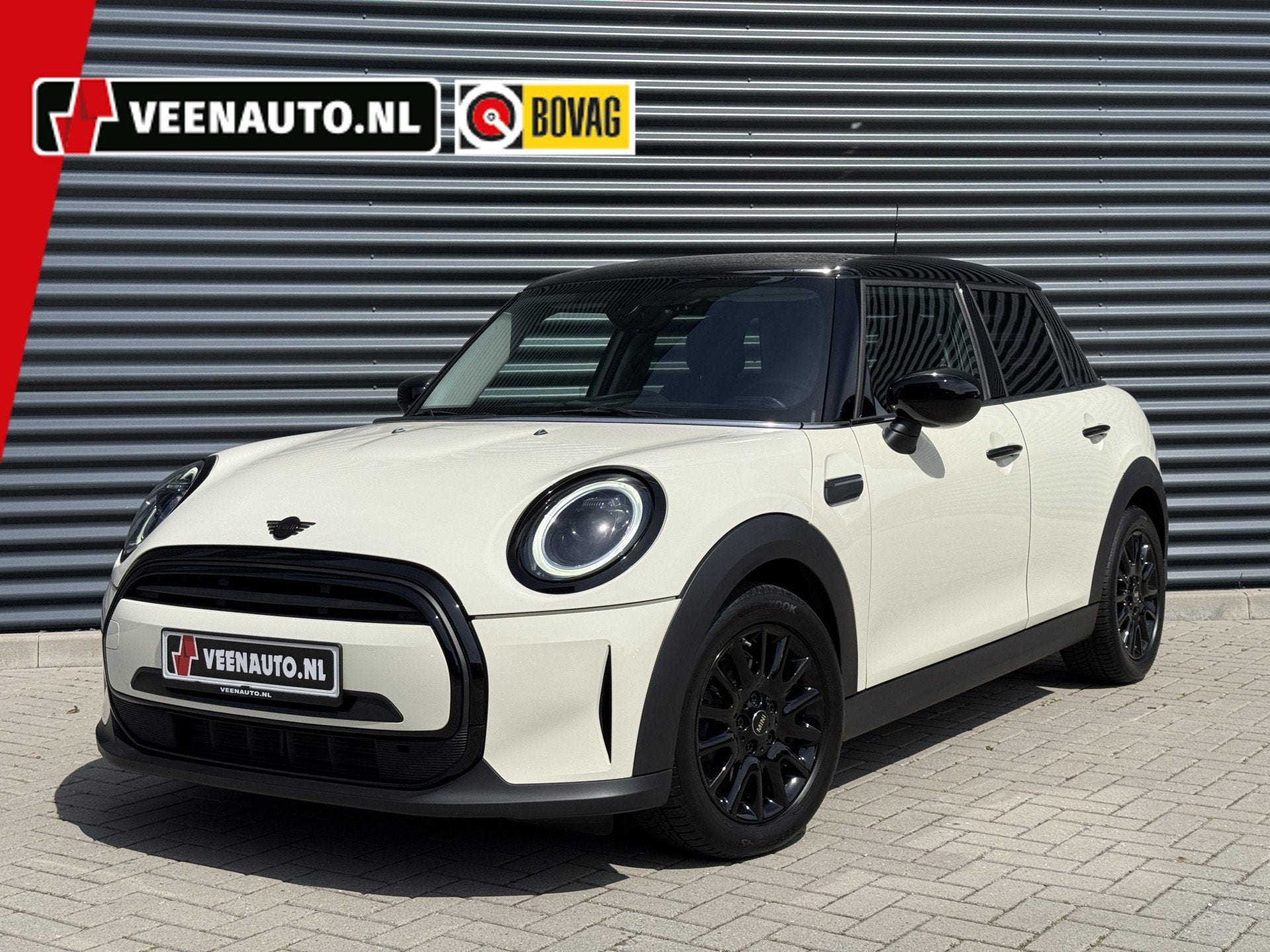 MINI Mini 1.5 Cooper One Aut. (bj 2022, automaat), Auto's, Gebruikt, Zwart, 1210 kg, Wit