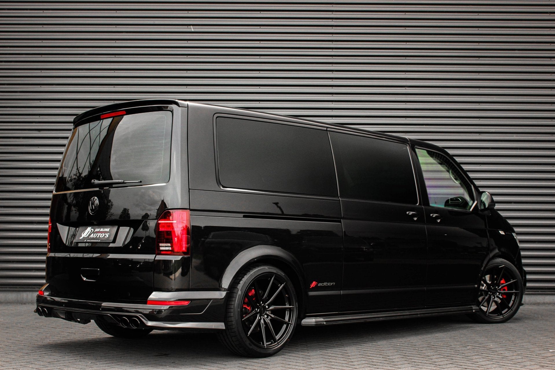Volkswagen Transporter 2.0 TDI L2H1 199PK JB-EDITION DSG / P, Auto's, Dealer onderhouden, 4 cilinders, Volkswagen, Zwart