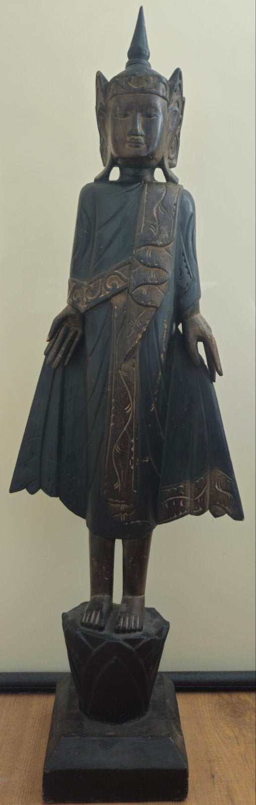 staande Boedha in koninklijke kleding, (+/- 101cm h, 34cm b), Antiek en Kunst, Ophalen, Beeld, Hout, Bruin