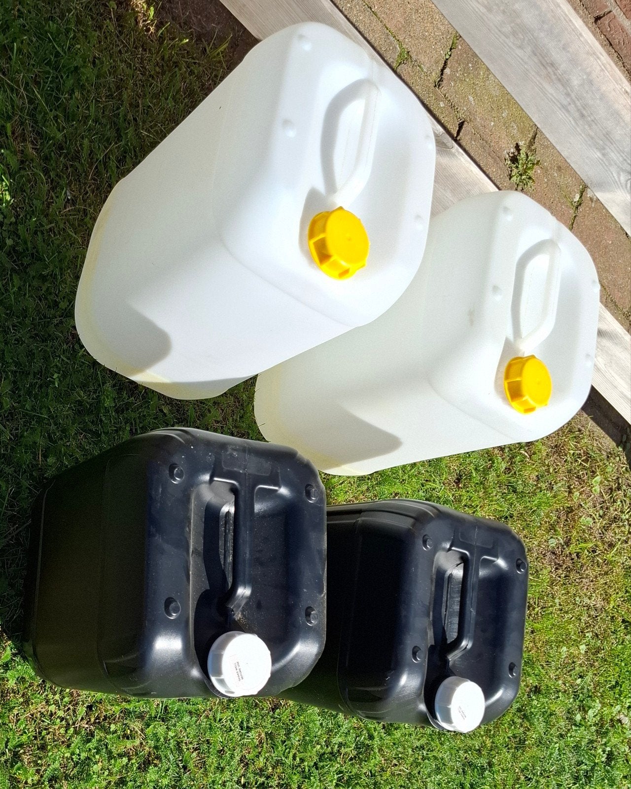 Jerrycans 4 stuks gratis op te halen., Ophalen