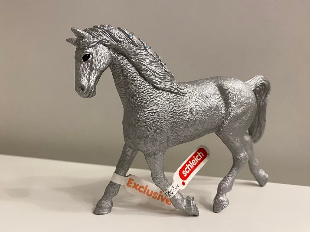 Schleich Exclusive Zilveren Holsteiner met Vaan ~ 72193, Ophalen of Verzenden, Paard, Beeldje of Figuurtje