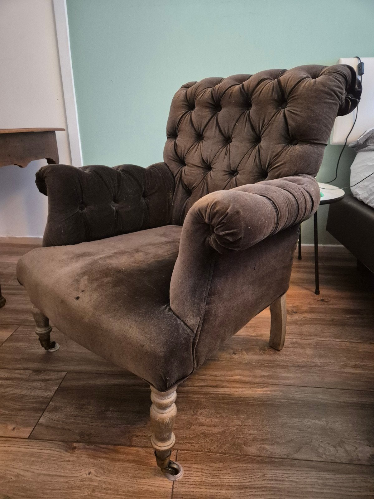 Vintage Engelse fauteuil met gecapitonneerde rugleuning, Huis en Inrichting, Stoelen, Ophalen, Gebruikt, Zwart, Vintage, Klassiek