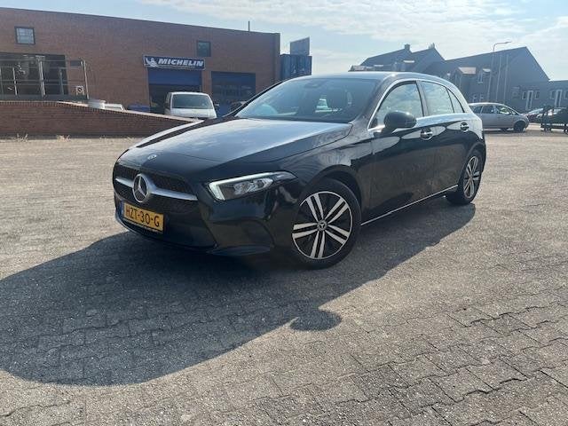 Mercedes-Benz A-klasse 200 weinig km, carplay, half leder, 1, 12 maanden, Gebruikt, 4 cilinders, Leder en Stof