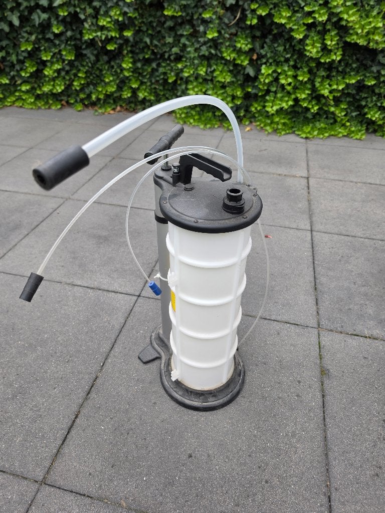 Handmatige vloeistofpomp (oliepomp) 9 liter, Ophalen, Gebruikt, Overige automerken