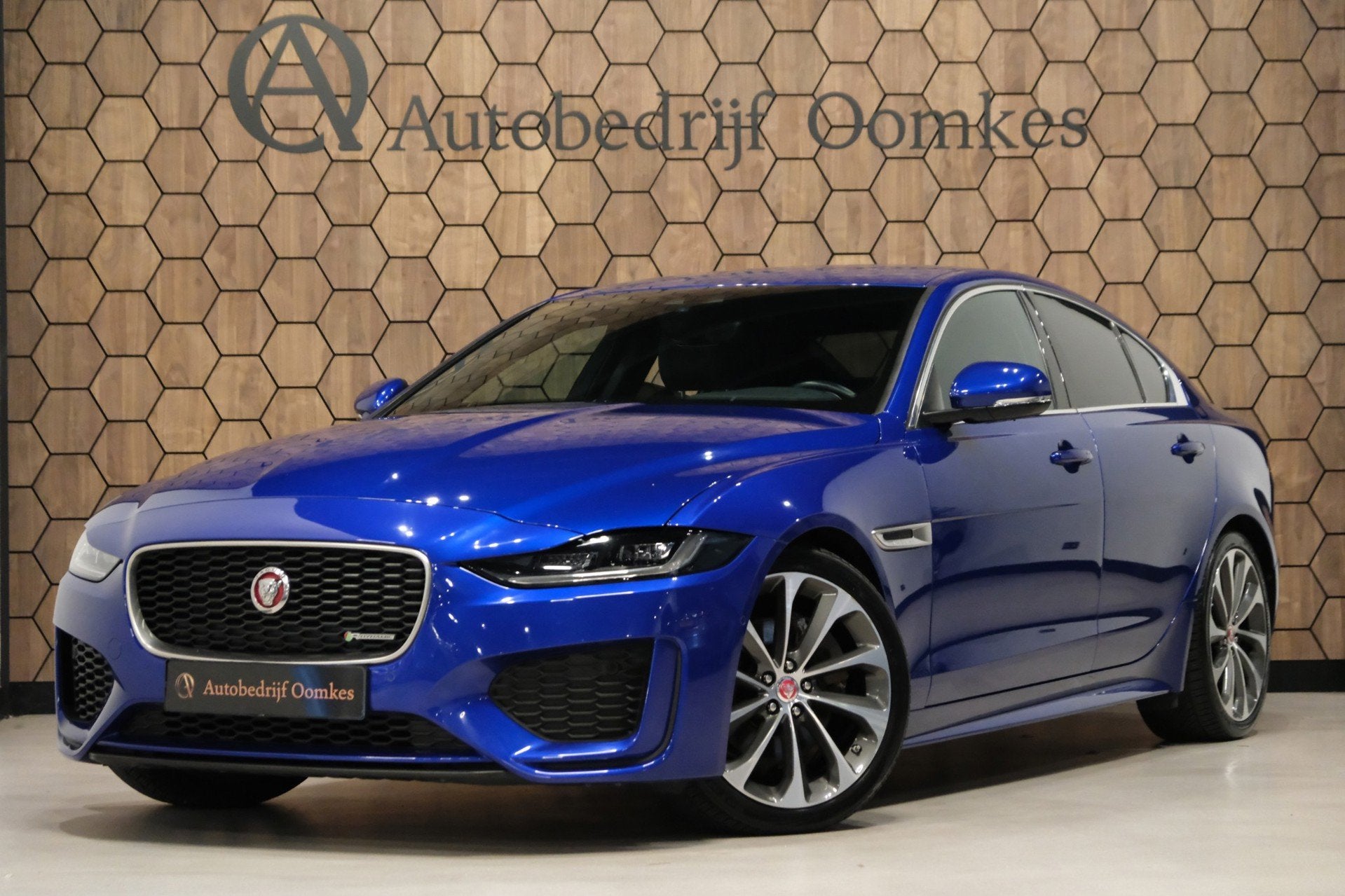 Jaguar XE 2.0 P250 R-Dynamic SE *74dkm* Leder/Navi/Camera/'', Auto's, Dealer onderhouden, Achterwielaandrijving, Zwart, 4 cilinders