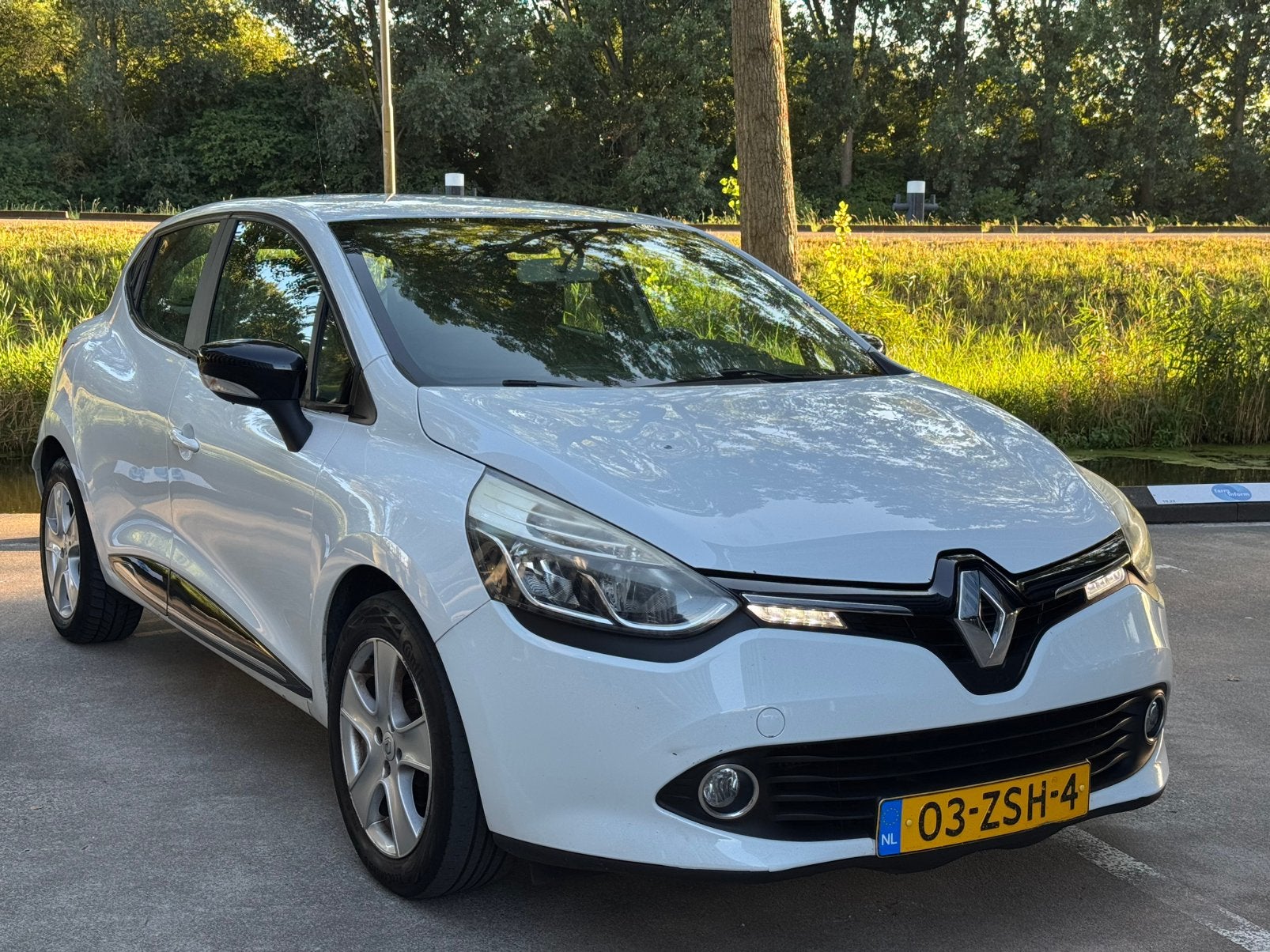 Renault Clio Energy TCe 90pk S&S Eco2 2013 Wit, Voorwielaandrijving, 898 cc, 40 €/maand, 540 kg