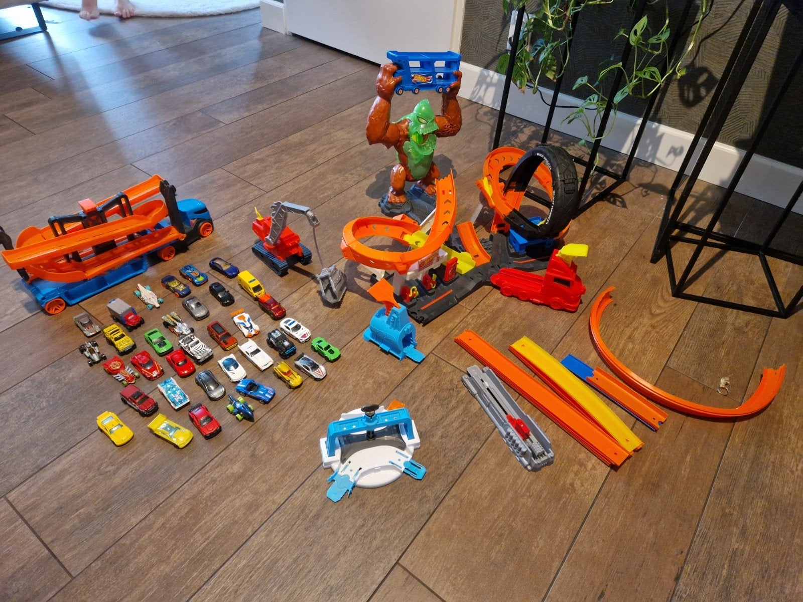 Hot Wheels Gorilla Trackset met Trailer en Auto's, Ophalen of Verzenden, Gebruikt