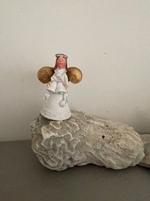 Vintage aardewerk wit engeltje met gouden vleugels. Kerstmis, Diversen, Kerst, Ophalen, Zo goed als nieuw