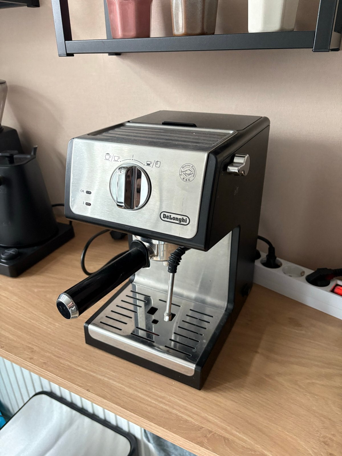 DeLonghi ECP 33.21 Espressomachine - Zilver/Zwart, Witgoed en Apparatuur, Koffiezetapparaten, Afneembaar waterreservoir, Espresso apparaat