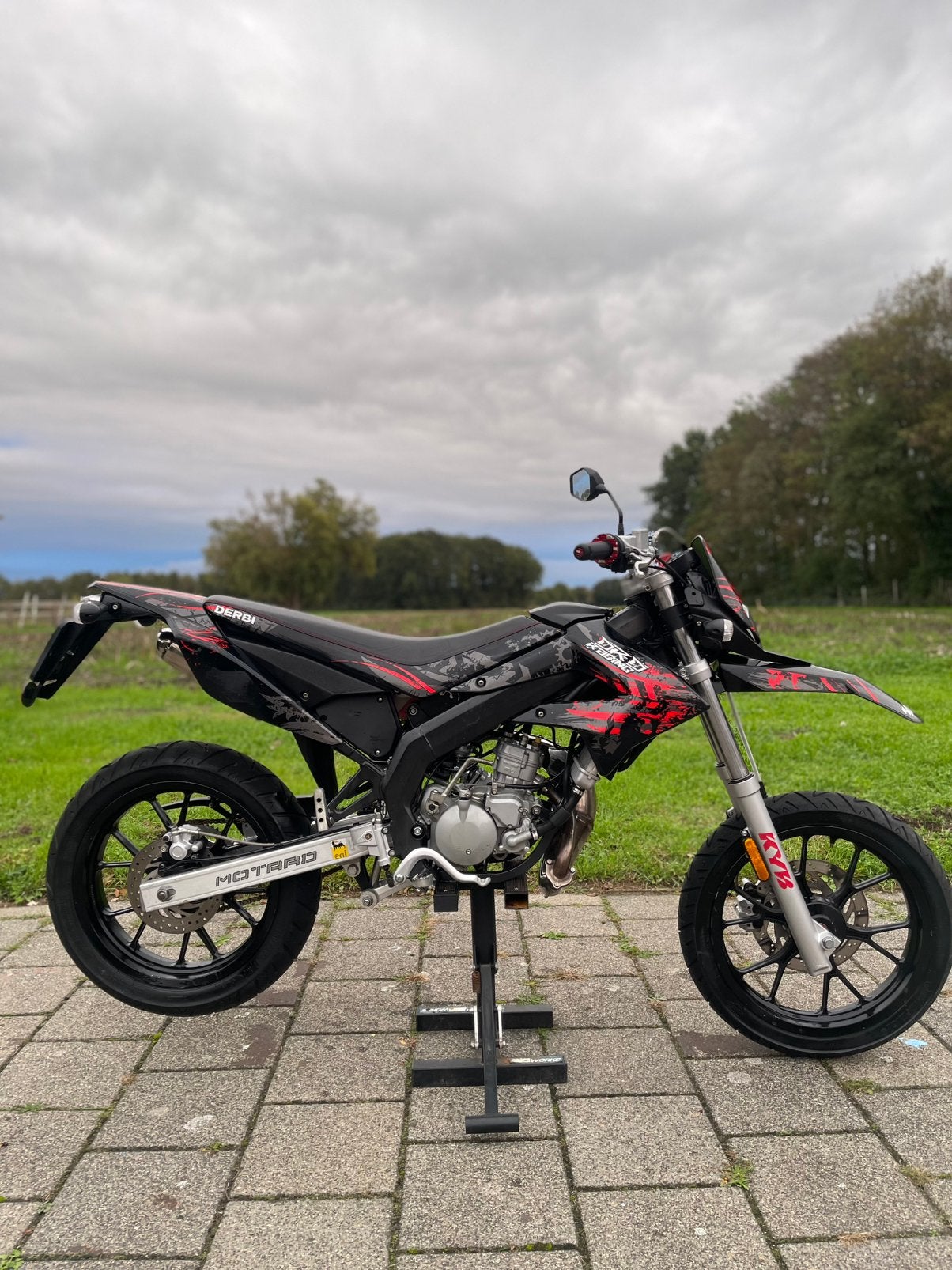 Derbi Senda DRD racing 50cc 2011 met 9100KM, Fietsen en Brommers, Ophalen, Zo goed als nieuw