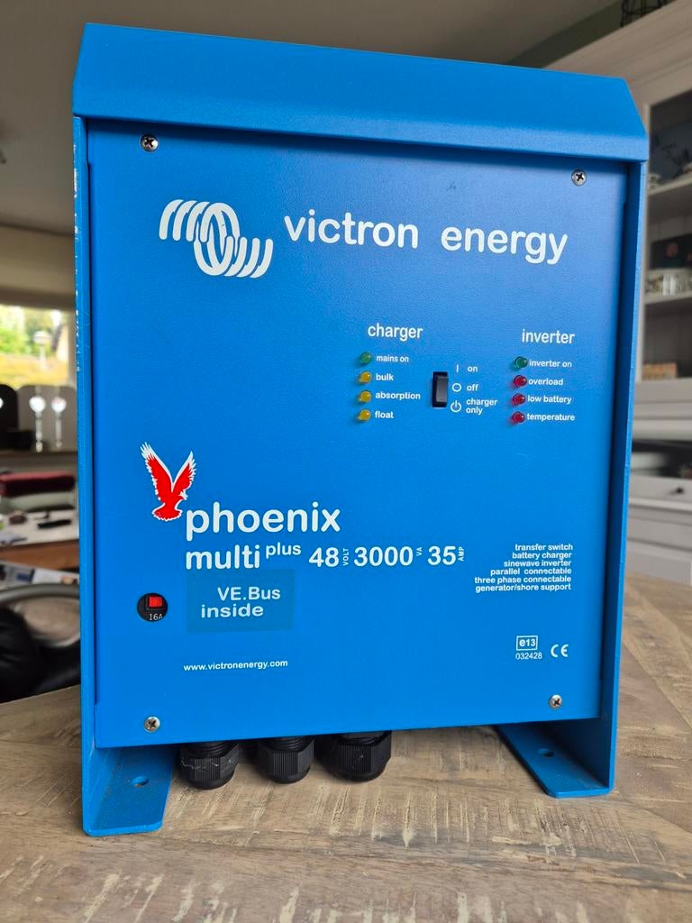 Omvormer en lader van victron met digital multi control, Watersport en Boten, Ophalen of Verzenden, Elektra en Verlichting, Zeilboot of Motorboot
