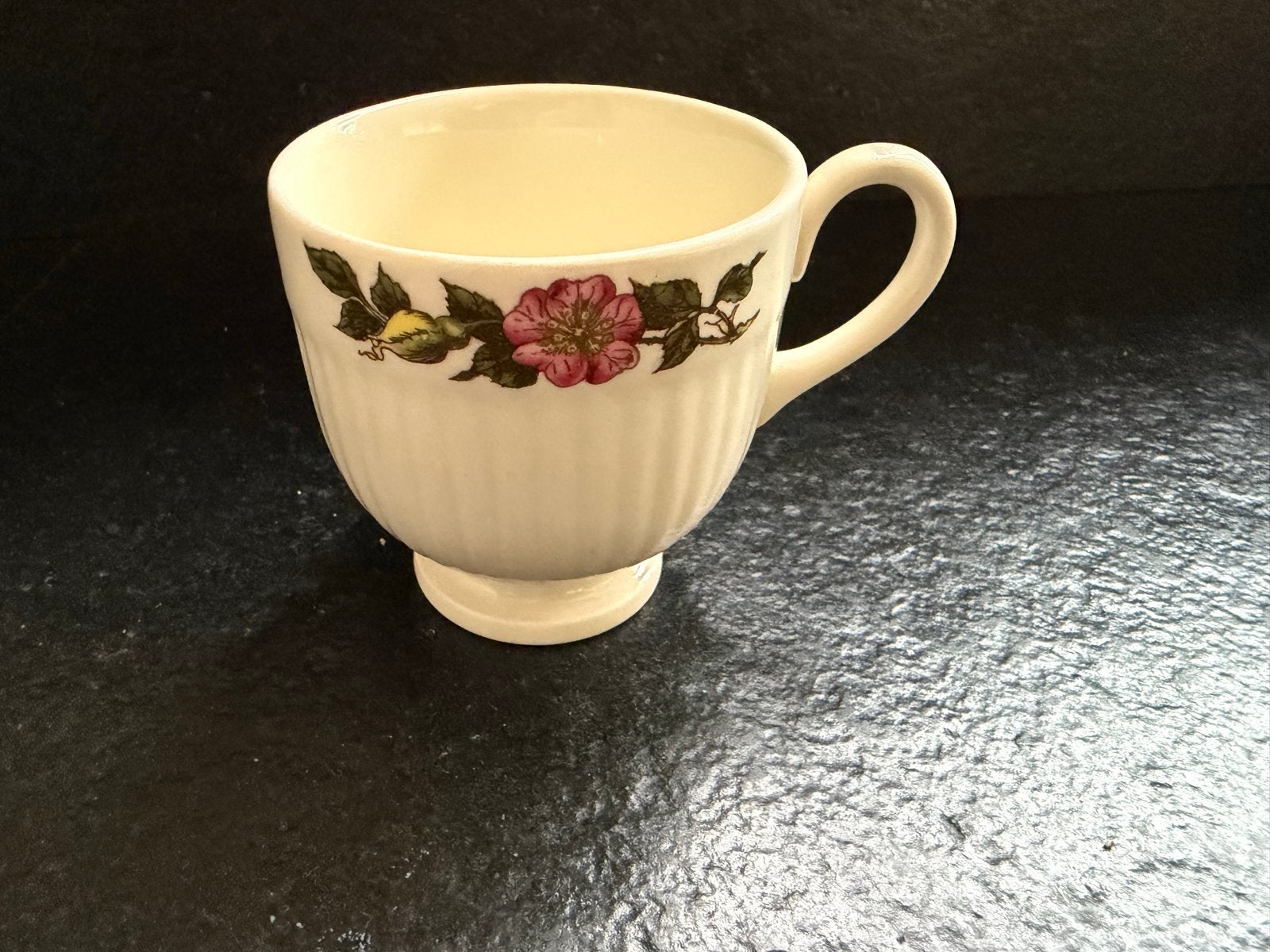 Vintage Wedgwood Etruria Barlaston kopje met bloemmotief, Ophalen of Verzenden