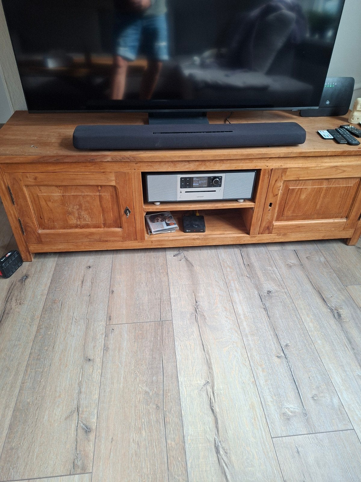 Massief teak  houten tv-meubel met opbergruimte, Gebruikt, 150 tot 200 cm, Ophalen of Verzenden, Minder dan 100 cm