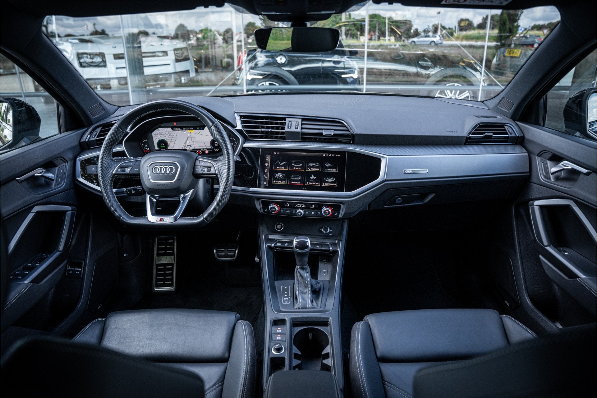Audi Q3 Sportback 45 TFSI e S-line * Leder * LED * 20inch *, Gebruikt, Zwart, Zwart, Hybride Elektrisch/Benzine