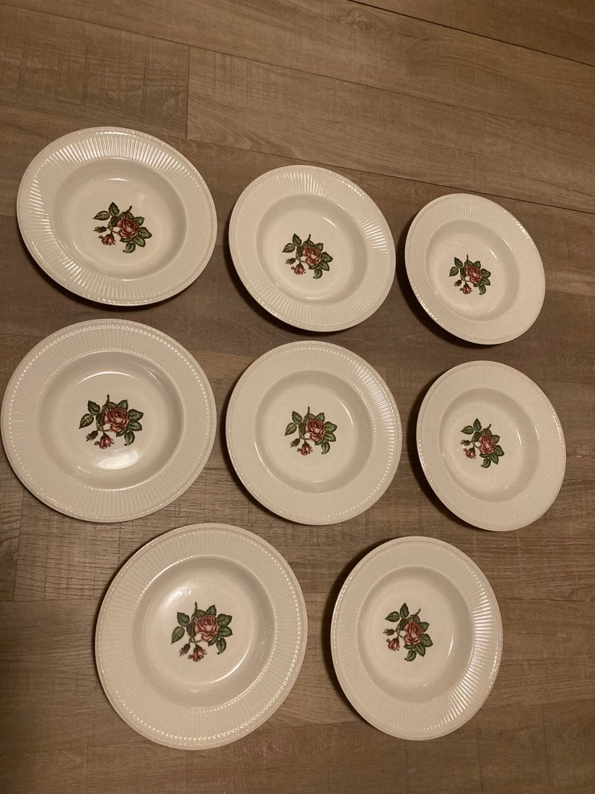 Wedgwood Moss Rose - 8 diepe borden, Huis en Inrichting, Keuken | Servies, Ophalen, Zo goed als nieuw, Bord(en), Wedgwood