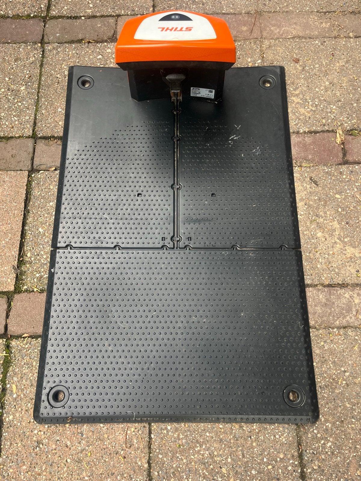 Stihl ADO 401 / 601 Laadstation voor robotmaaier, Tuin en Terras, Robotmaaiers, Ophalen, Zo goed als nieuw, 20 tot 25 cm