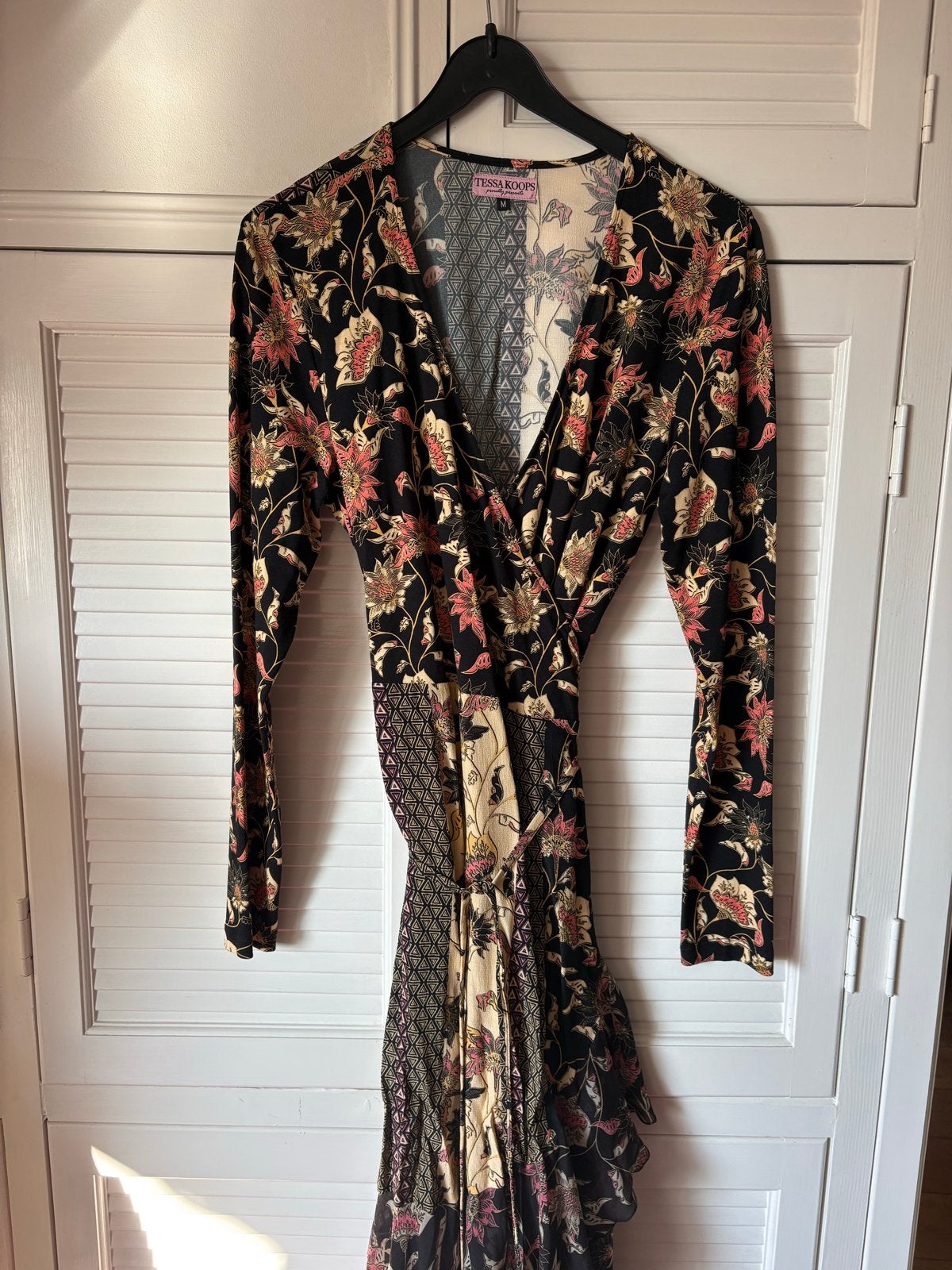 Tessa Koops overslagjurk met bloemenprint, Maat 38/40 (M), Meerkleurig, Nieuw, Ophalen of Verzenden