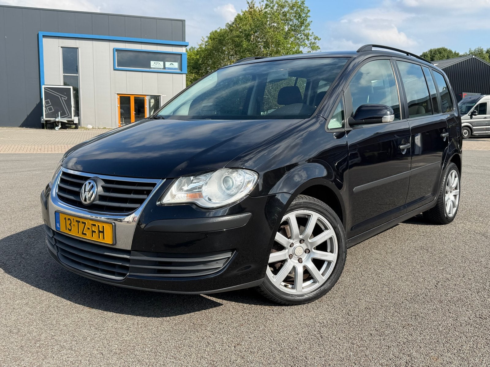 Volkswagen Touran | Trekhaak | Airco |, Voorwielaandrijving, Stof, 4 cilinders, Zwart