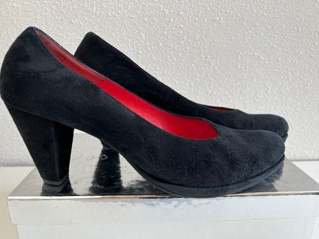 Pas de Rouge pumps zwart suède plateau maat 41, Pumps, Verzenden, Zwart, Zo goed als nieuw