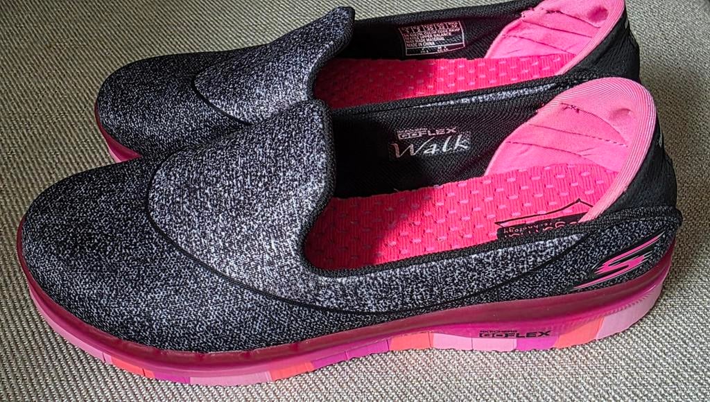 Skechers GOwalk instappers zwart/roze, Skechers, Nieuw, Ophalen of Verzenden, Instappers