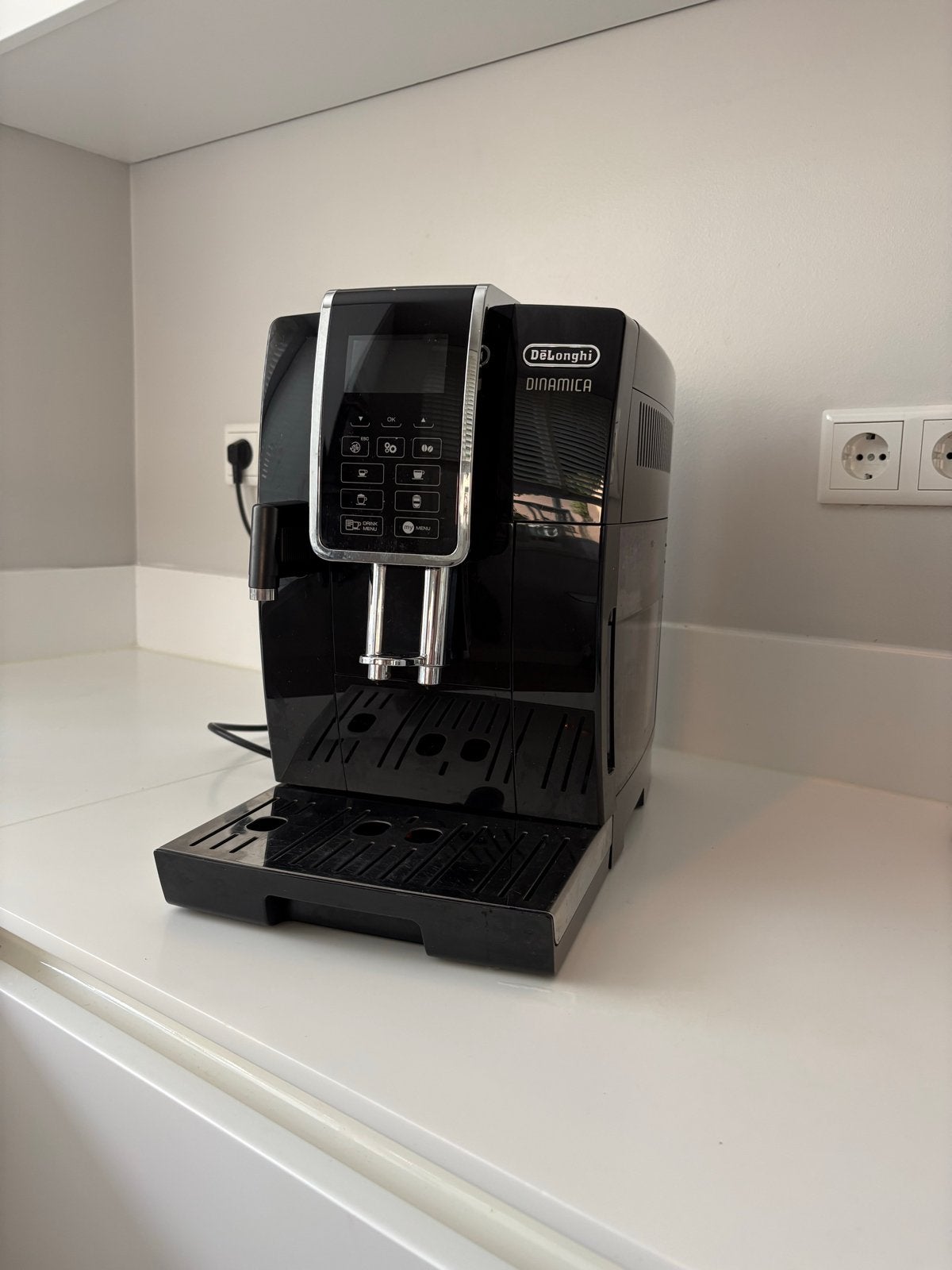 De'Longhi Dinamica ECAM350.55.B Volautomatische Espressomach, Afneembaar waterreservoir, Espresso apparaat, Zo goed als nieuw