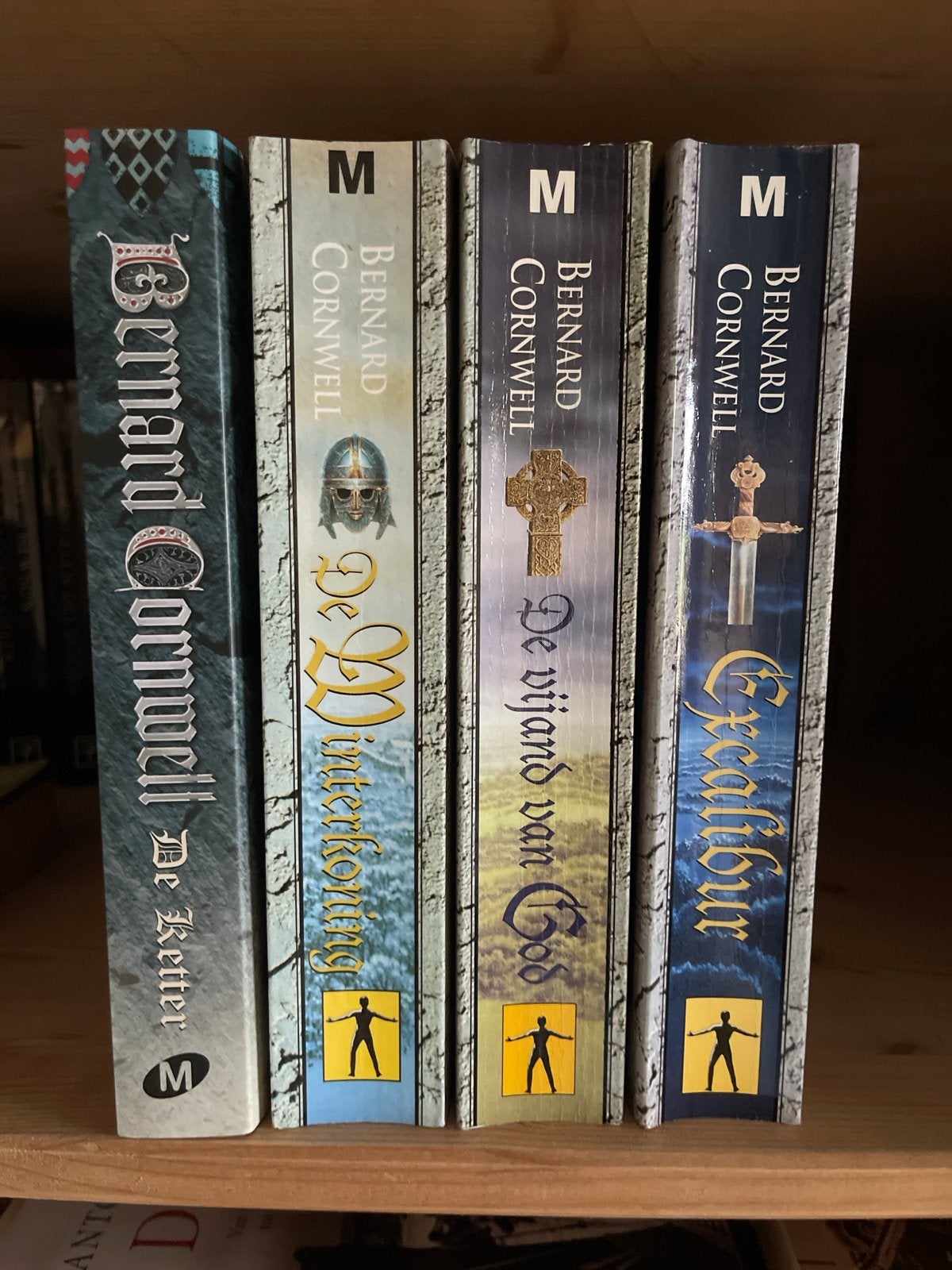 Bernard Cornwell - De Kronieken van de Krijgsheren & De Kett, Boeken, Ophalen of Verzenden, Gelezen