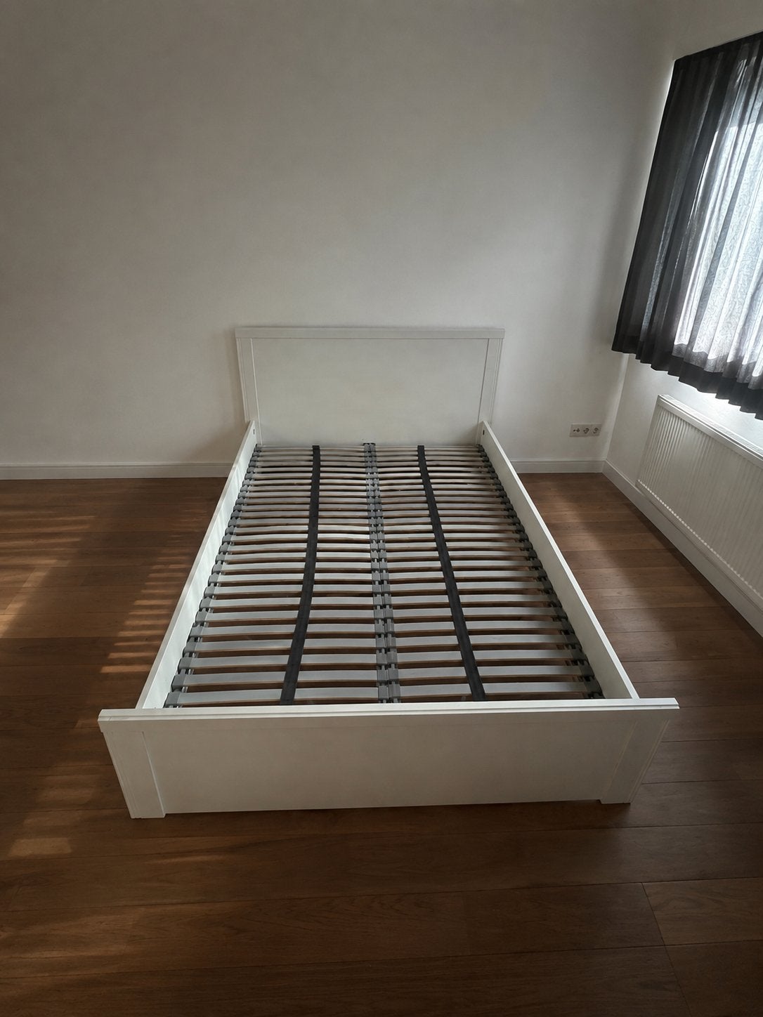IKEA bed met lattenbodem 140 x 200, Huis en Inrichting, Ophalen, Wit, Tweepersoons, 140 cm