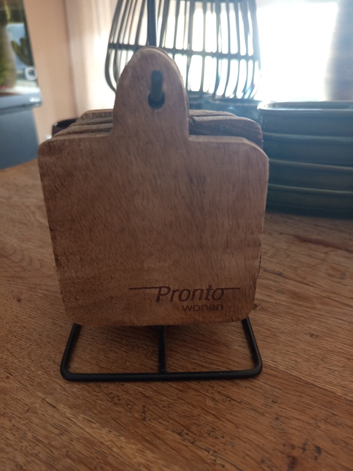 Houten onderzetters in houder - Pronto Wonen, Hout, Gebruikt, Ophalen of Verzenden, Landelijk