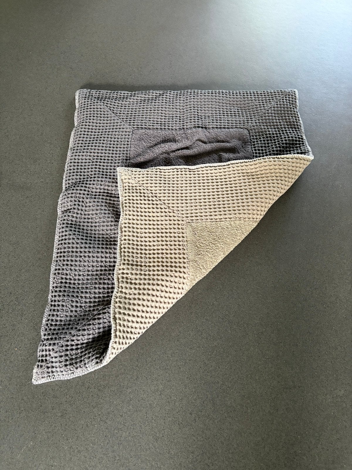Koeka boxkleed wafel 75x95, antraciet/zand, Ophalen, Gebruikt