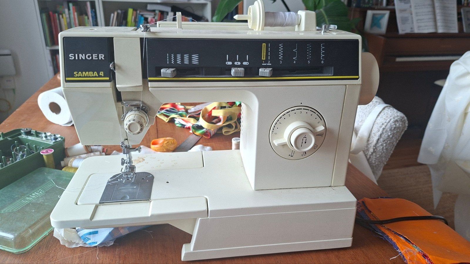Singer Samba 4 naaimachine - Werkt prima, Hobby en Vrije tijd, Naaimachines en Toebehoren, Ophalen, Gebruikt, Naaimachine, Singer