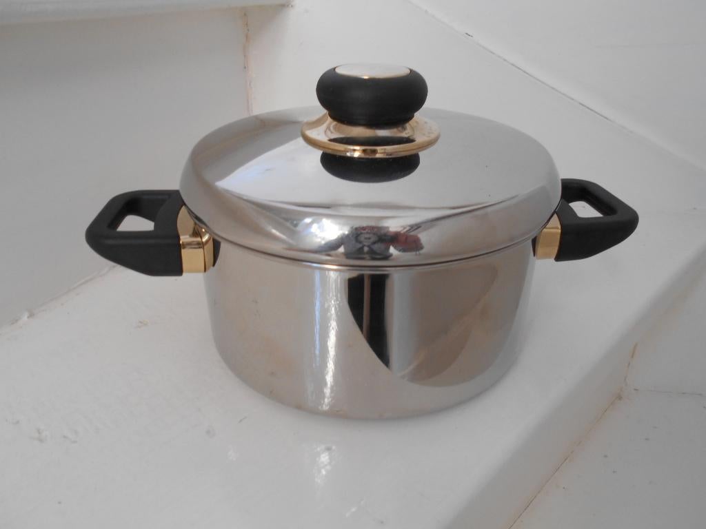 PANNENSET NIEUW IN DOOS 4 PANNEN 1 KOEKEPAN EN 1 STEELPAN, Ophalen, Nieuw, Rvs, Pannenset