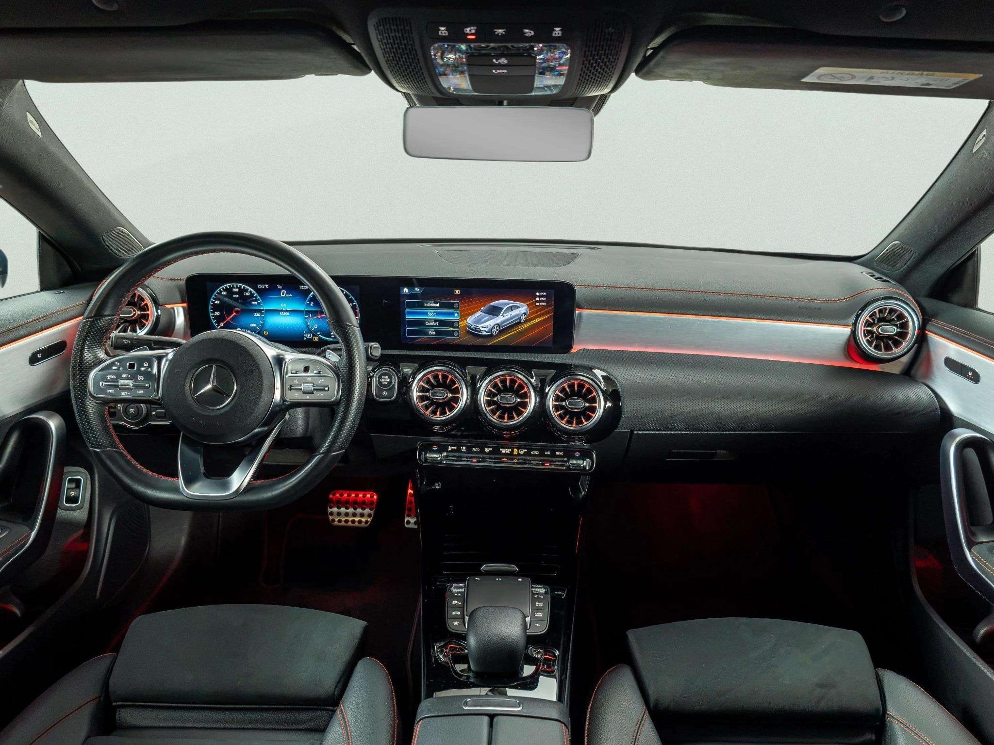 Mercedes-Benz CLA Coupé 180 Business Solution AMG, Auto's, Mercedes-Benz, CLA, Gebruikt, 4 cilinders, Leder en Stof