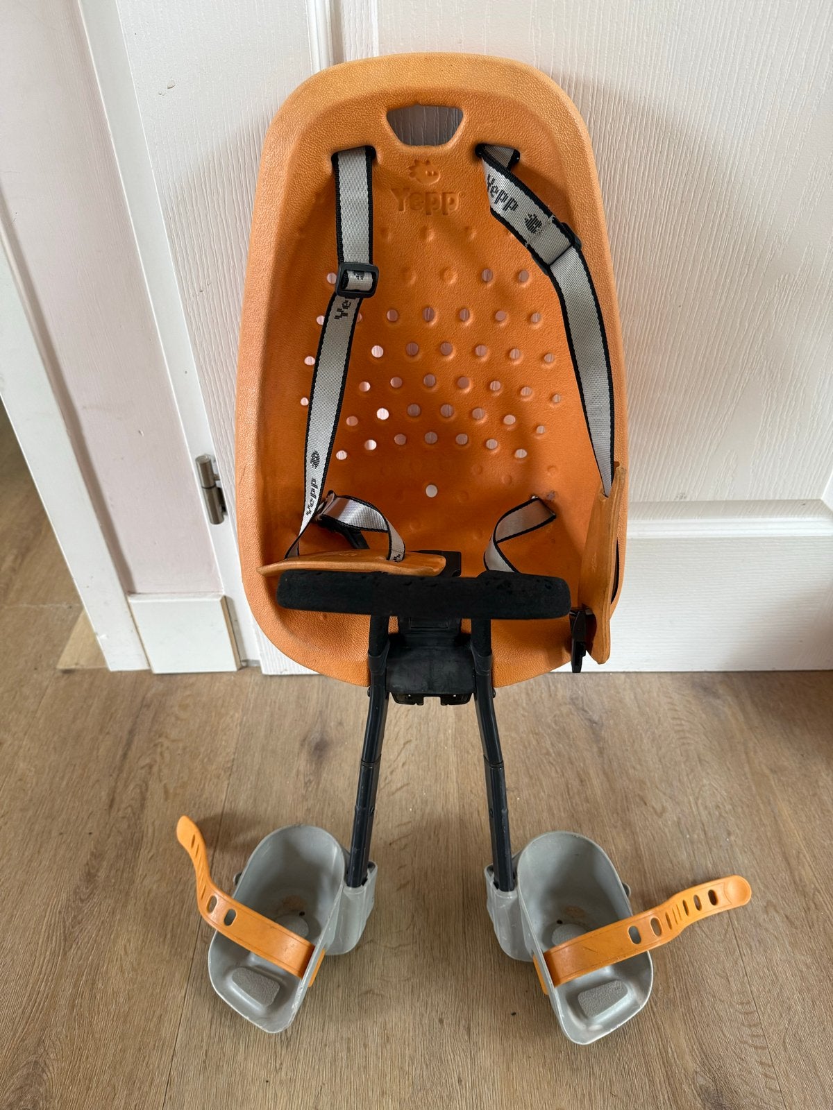 Yepp voorzitje oranje met 2 adapters en windscherm, Ophalen, Voorzitje, 0 t/m 13 kg, Gebruikt