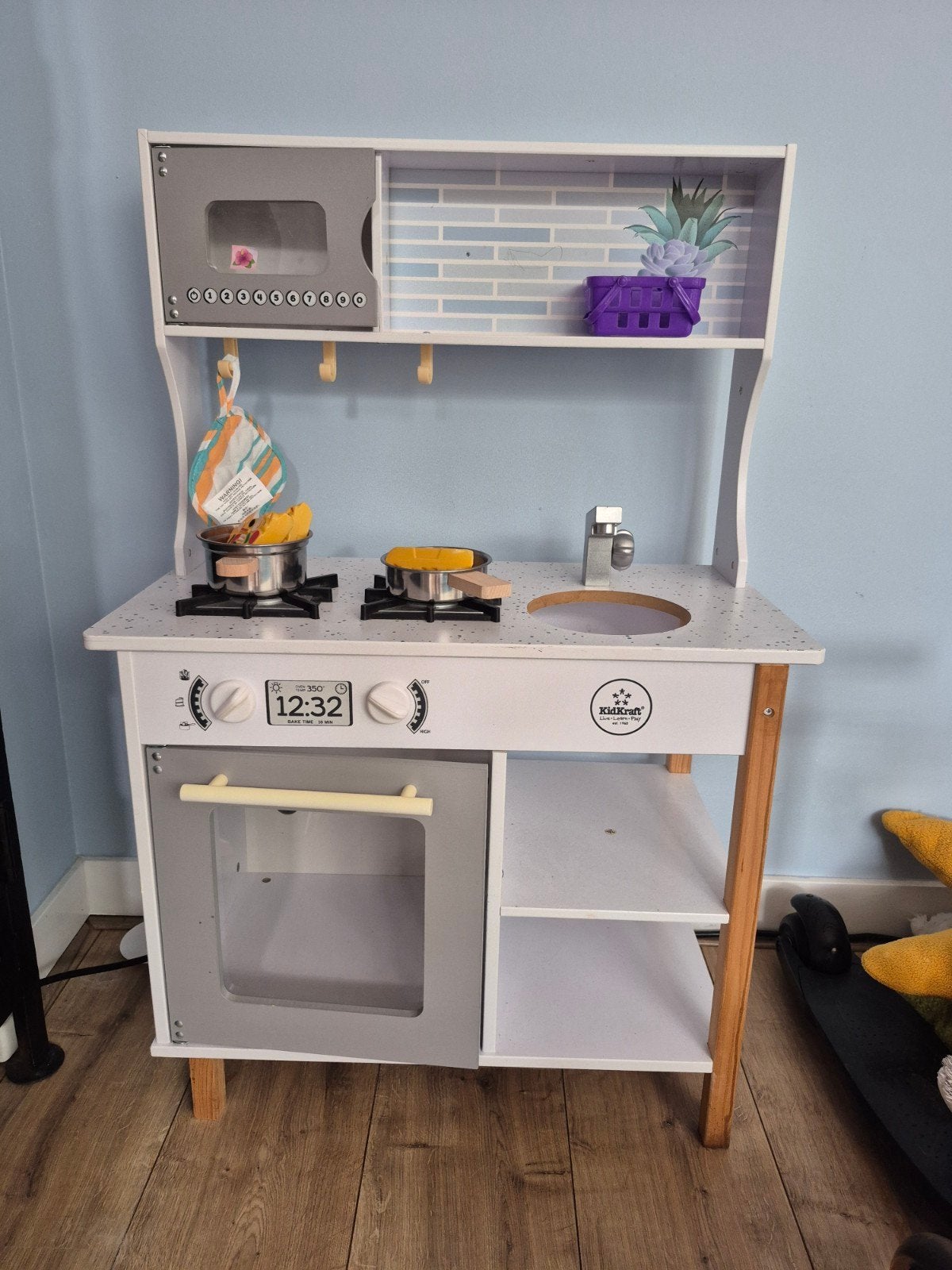 Houten Speelkeuken met Accessoires - Zo goed als nieuw, Kinderen en Baby's, Speelgoed | Speelkeukens, Ophalen, Zo goed als nieuw
