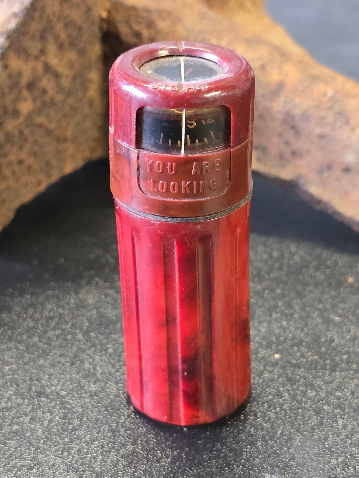 WWII US Dupage plastic matchholder with compass, Ophalen of Verzenden, Amerika, Embleem of Badge