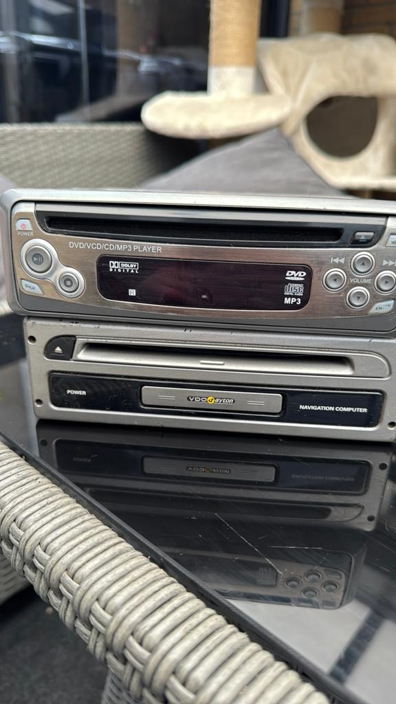 1 dvd en 1 auto speler samen €10, Auto diversen, Autoradio's, Ophalen of Verzenden