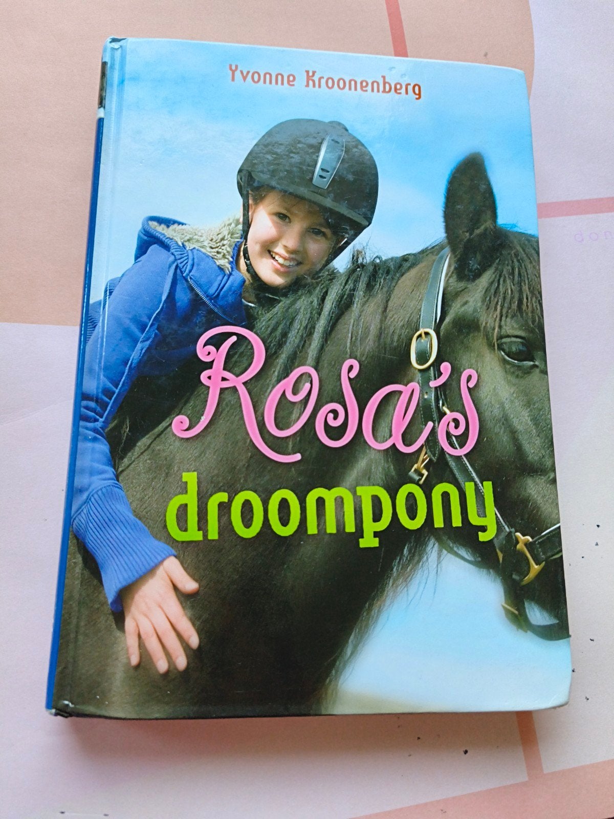 Rosa's Droompony - Yvonne Kroonenberg (kinderboek), Ophalen of Verzenden, Gelezen, Yvonne Kroonenberg, Fictie