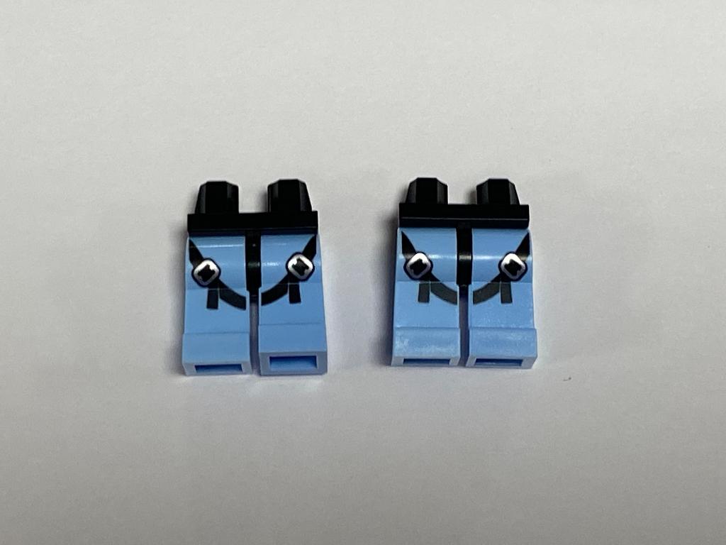 Partij Lego 2x nieuwe minifiguur helder blauwe benen, Ophalen of Verzenden, Nieuw, Losse stenen, Lego