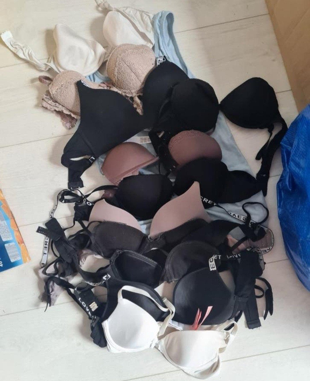 12 bh's 70A ook strapless en 1 hemd, Ophalen of Verzenden, Meerkleurig, BH