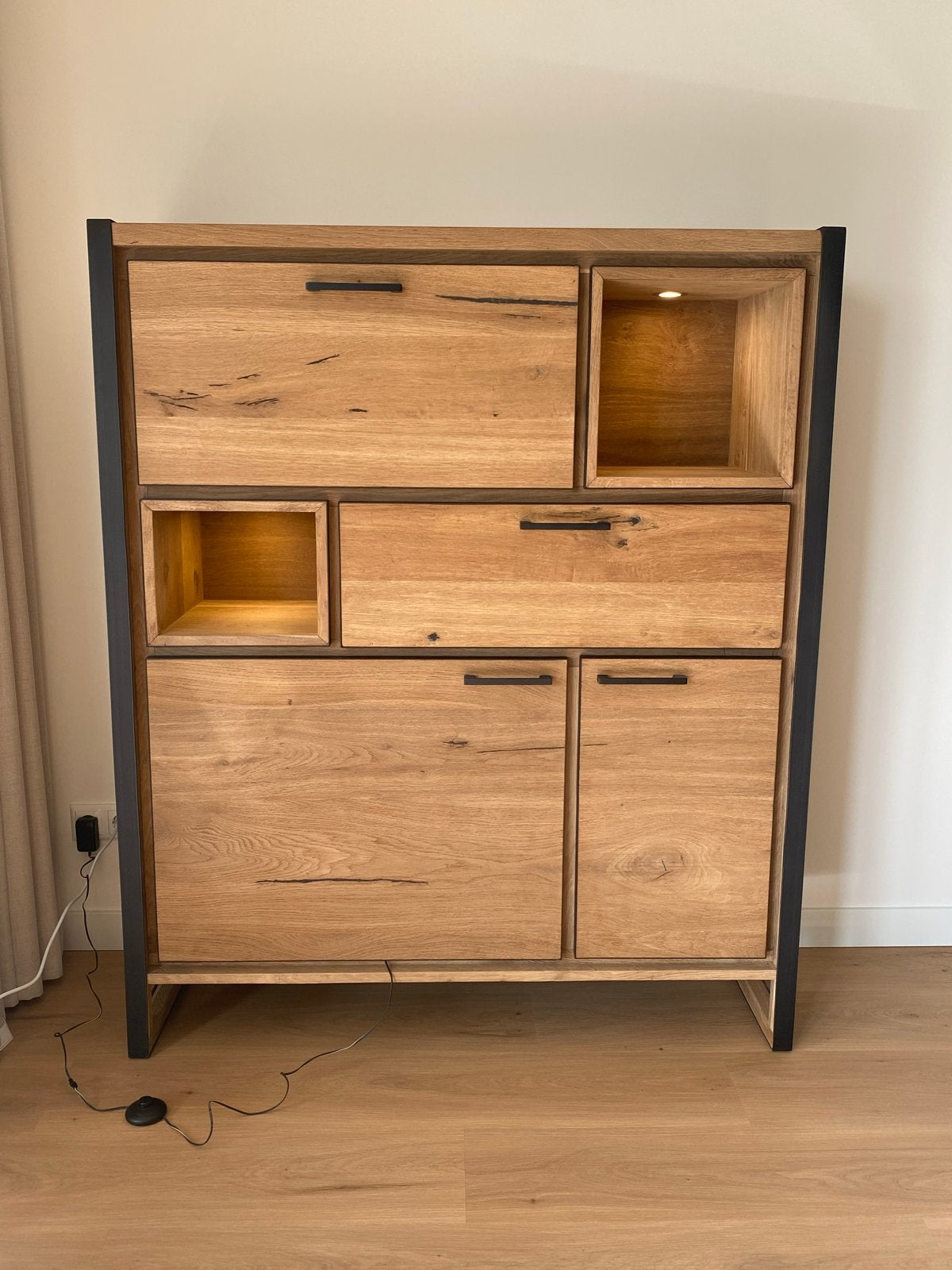 Eikenhouten kast met verlichting (Henders&Hazel), Huis en Inrichting, Ophalen, Zo goed als nieuw