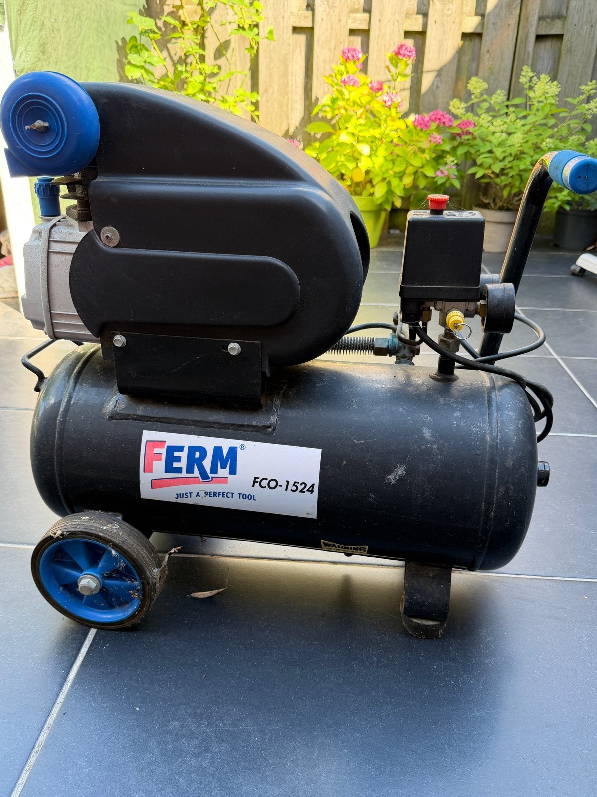 FERM FCO-1524 Compressor met 24L tank en accessoires, Ophalen, Gebruikt, 6 tot 10 bar, Minder dan 200 liter/min