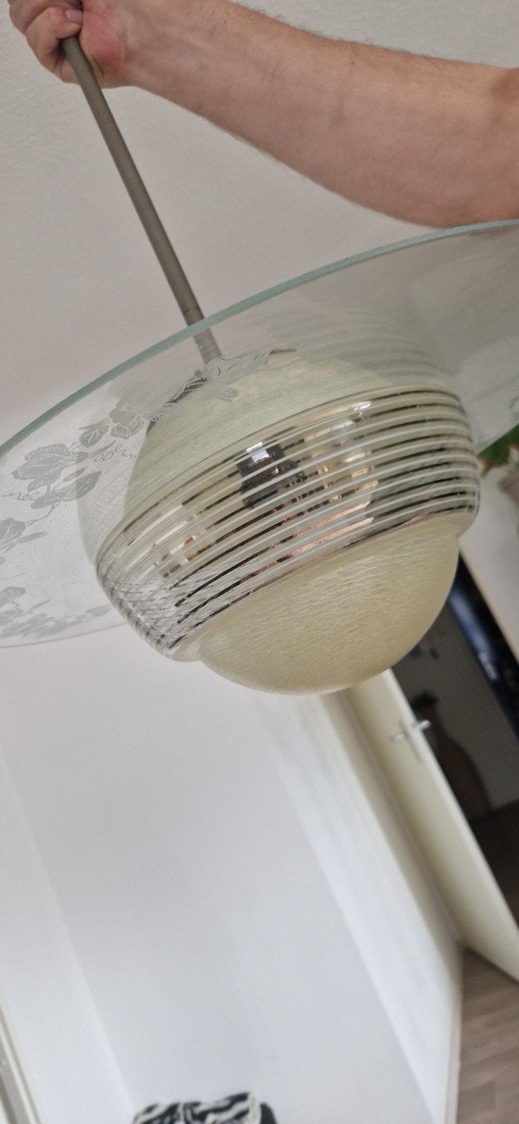 Vintage Art Deco UFO hanglamp – geëtst glas bloemmotief, Antiek en Kunst, Ophalen