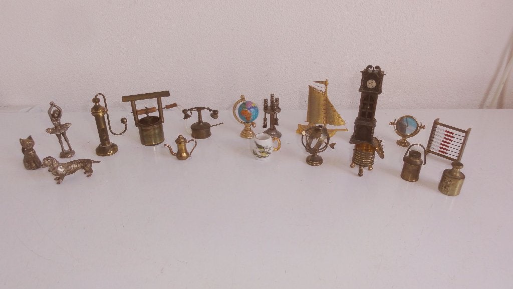 Miniatuurtjes, aardbol, gitaar, hond, kat enz 21 stuks, Antiek en Kunst, Curiosa en Brocante, Ophalen of Verzenden