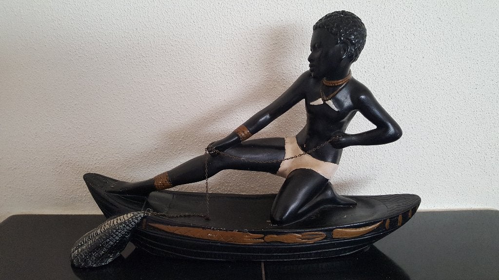 Gips beeld Afrikaanse visser in kano - Vintage jaren 60-70, Ophalen, Beschilderd, Art deco, Gips