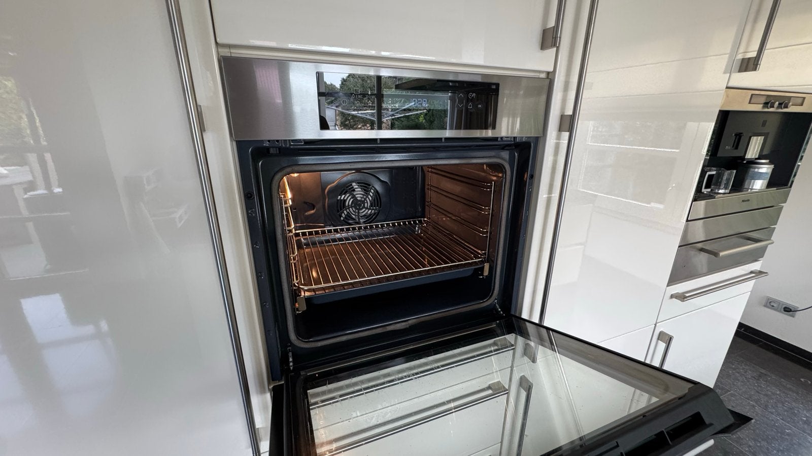 Foto 5 van Siematic Keuken met Eiland en Zwart Granieten Blad
