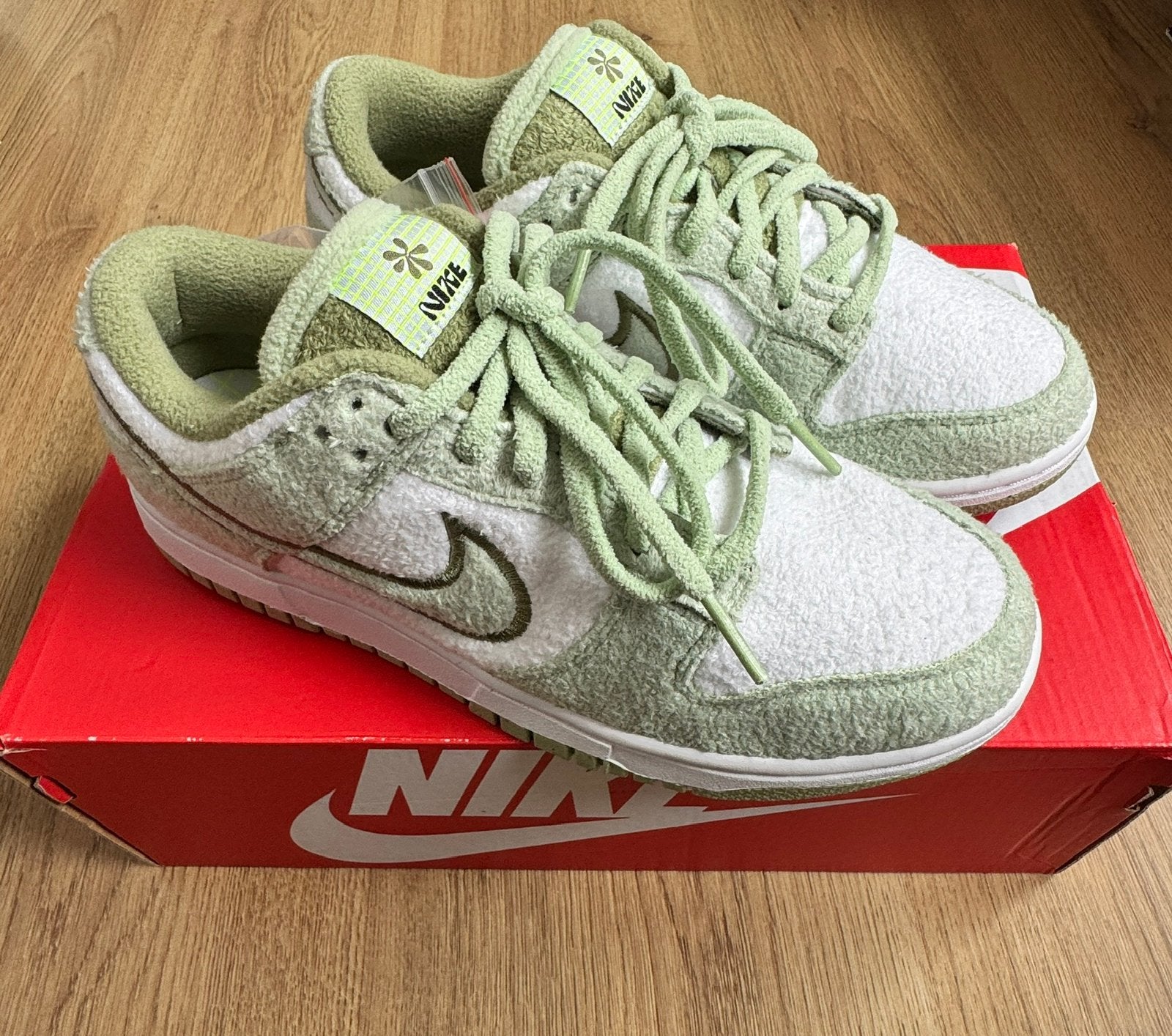 Nike Dunk Low SE "Fleece Pack-Honeydew" Eur 38,5, Verzenden, Nieuw, Overige kleuren, Sportschoenen