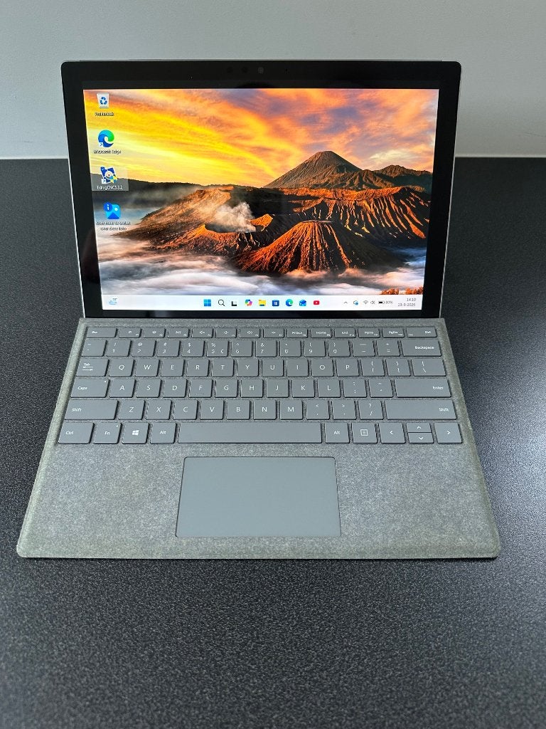 Surface Pro 5 i5 8GB Ram 256GB SSD incl. Surface Dock 2, Computers en Software, Usb-aansluiting, Pro 5, 12 inch, Zo goed als nieuw