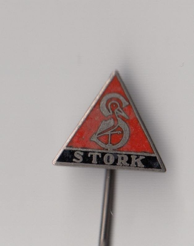 Stork Rood Zwart Dieselmotoren Scheepvaart speldje Logo, Verzamelen, Gebruikt, Verzenden, Transport, Speldje of Pin