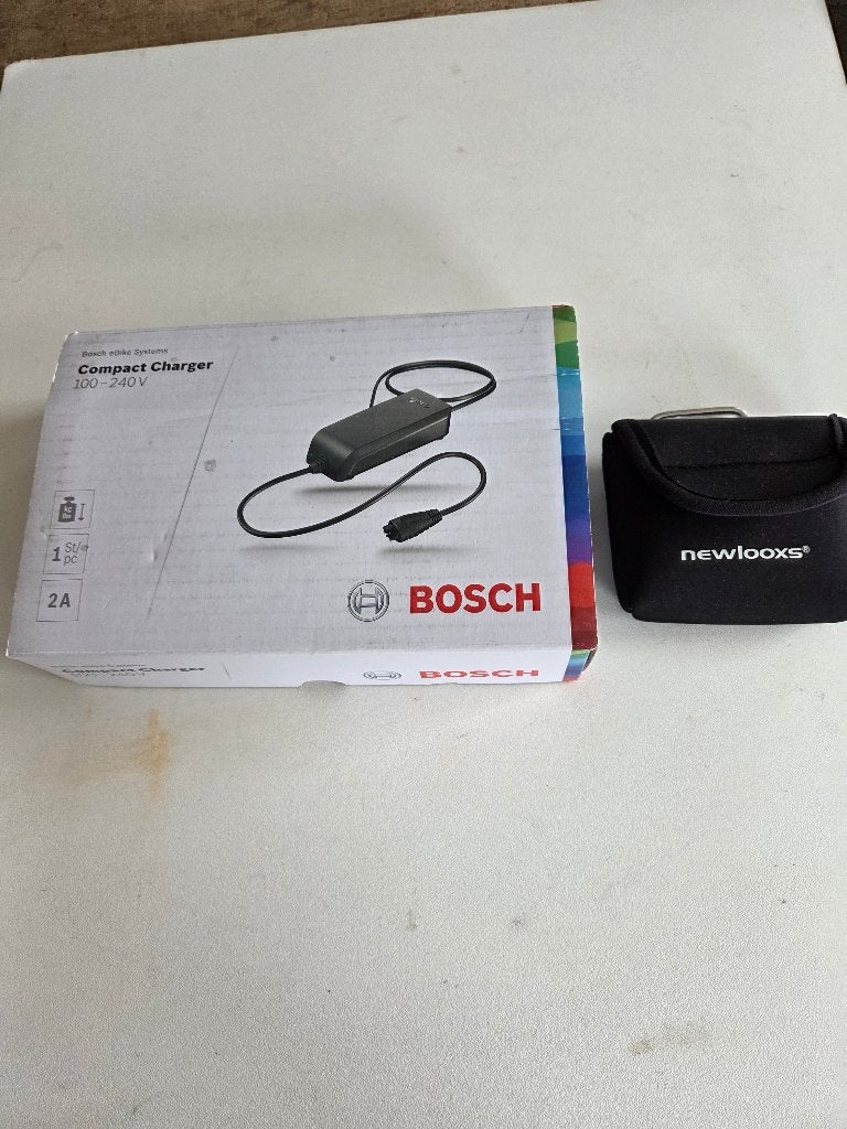 Bosch acculader fiets BCS230/2A en Display BU1255, Fietsen en Brommers, Zo goed als nieuw